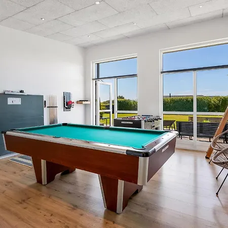 Four-bedroom With A Hot Tub 01 هادرسليف